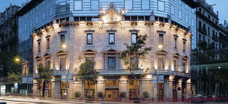 Claris Hotel